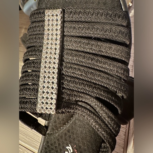 Sketchers Memory Foam Sandals with rhinestones - Picture 4 of 6